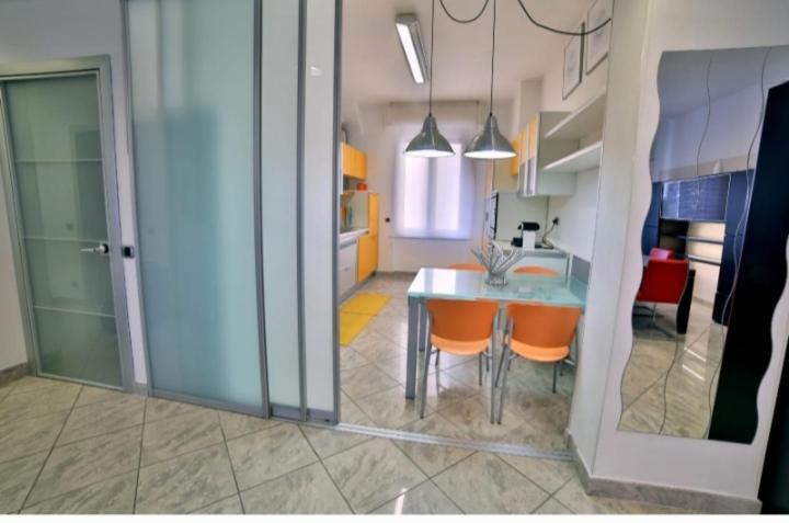 Appartamento Con Idromassaggio E Parcheggio Privato Gratuito,Strategico Per Le Cinque Terre E Golfo Dei Poeti La Spezia Exterior photo
